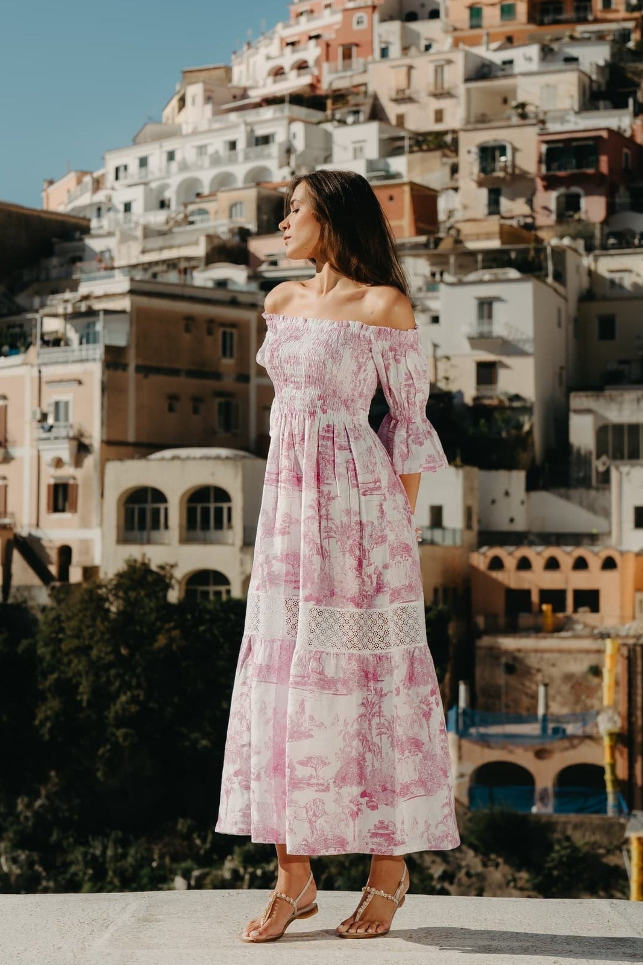 Abito Positano Lungo in Puro Lino con Stampa Rosa Toile de Jouy - Nanà Positano | Sandali Artigianali Made In Positano