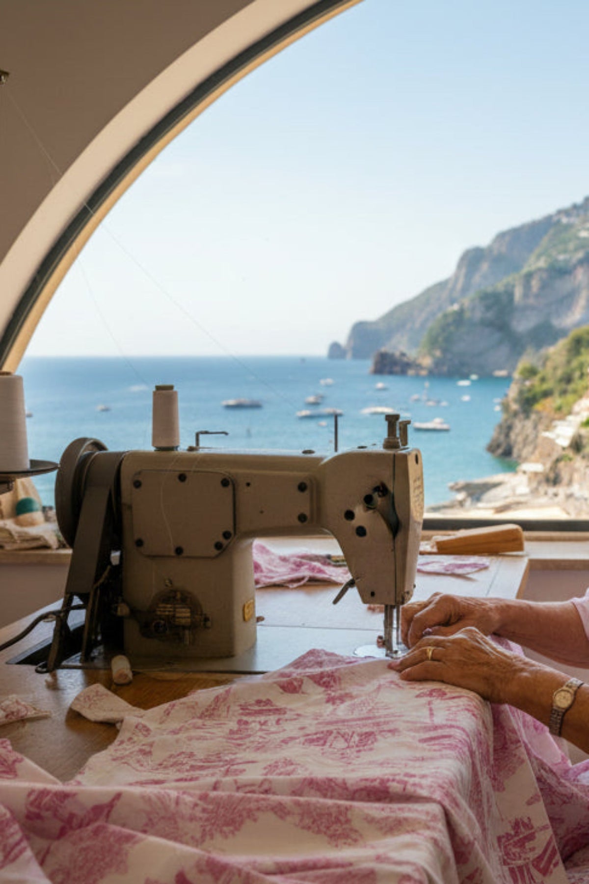 Abito Positano Lungo in Puro Lino con Stampa Rosa Toile de Jouy e fascia Macrame’ - Nanà Positano | Sandali Artigianali Positano Realizzati A Mano